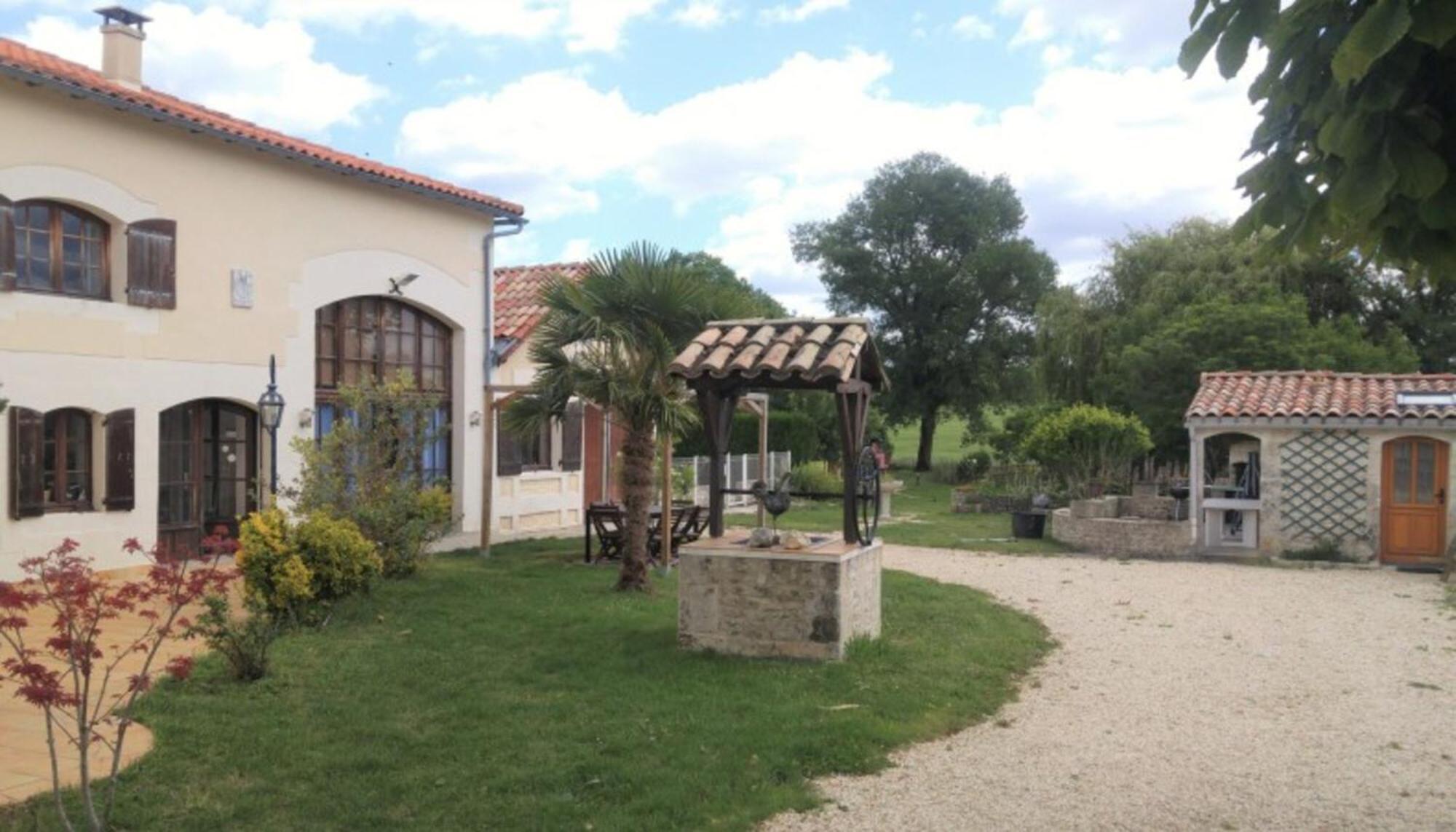 Les Roses De Jonzac Villa Mortiers Exterior photo